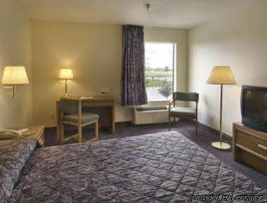 Howard Johnson By Wyndham Iowa La Экстерьер фото